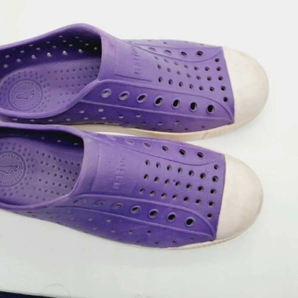 Native Unisex Kids Perforated Slip On Shoes Sz J3